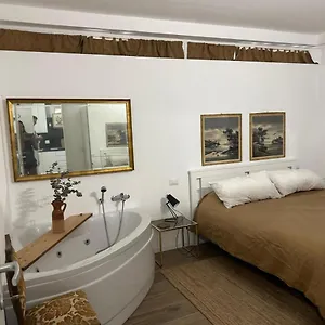 Primule 12 , Milano Italia